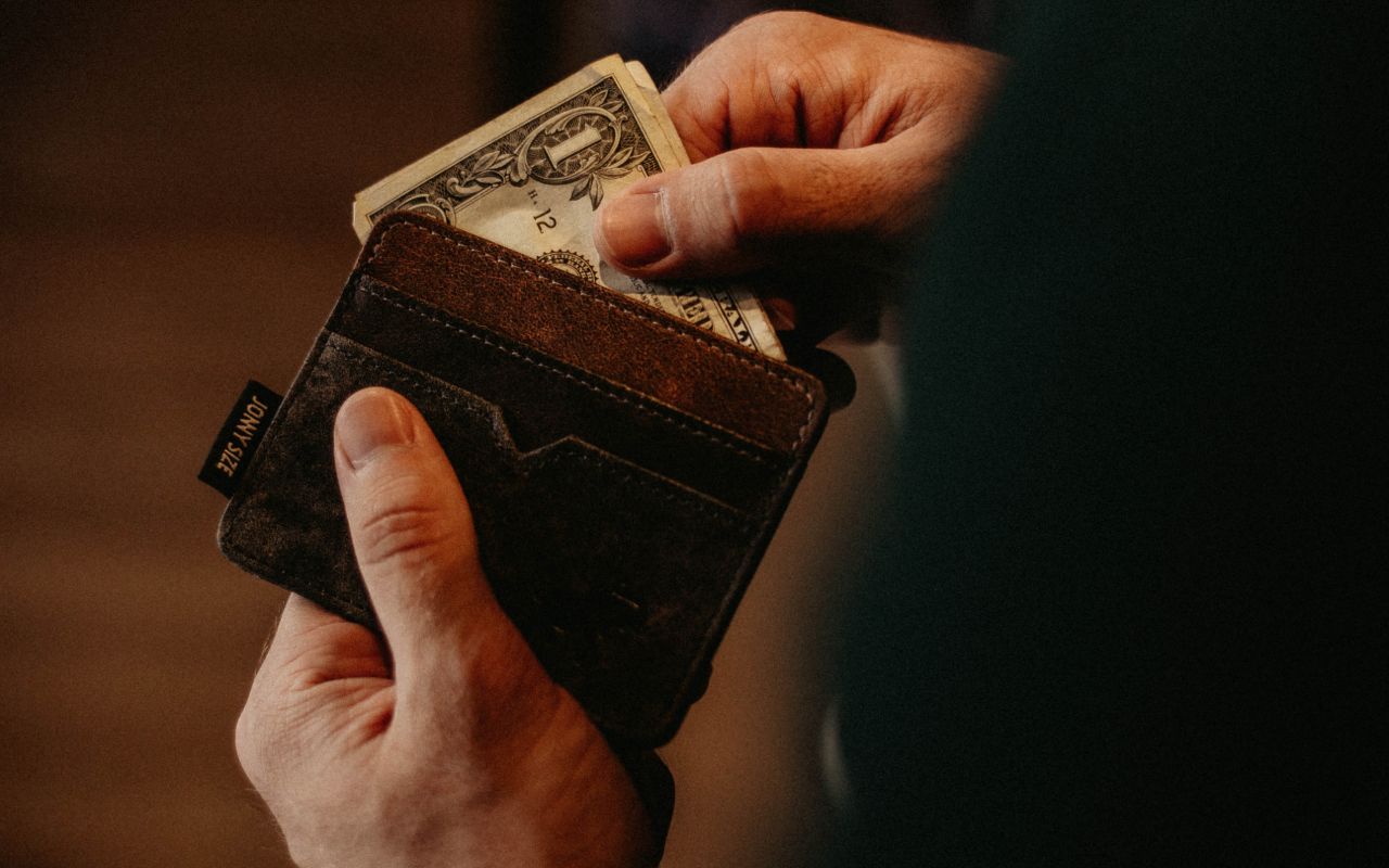 5 E-Commerce Strategies B2B Leaders Use to Overcome Market Challenges card thumbnail image