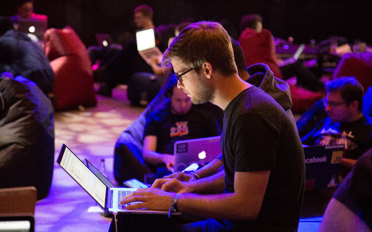 Qual è la differenza tra un CMS, un Portale e una DXP? card thumbnail image